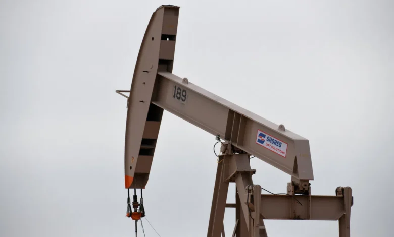 Oil falls more than US$1/barrel on Middle East peace talks, US rate cut doubts