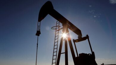 Oil holds near 3-week low as US sanctions interrupt easing tensions