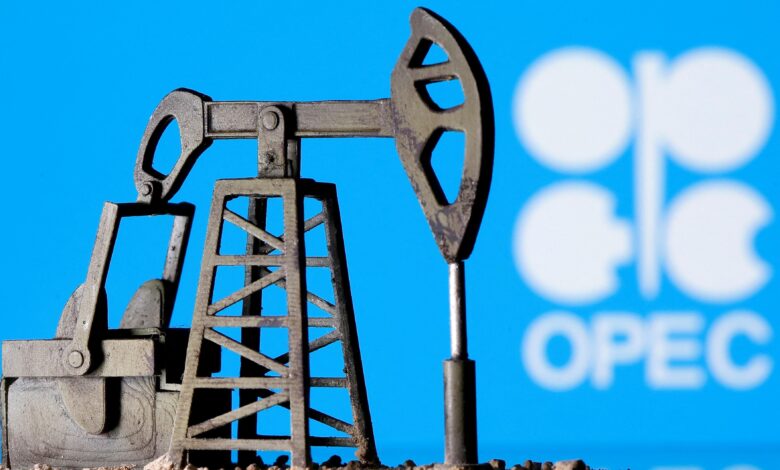 Oil up 1%, US WTI at 5-month closing high, market seen tight