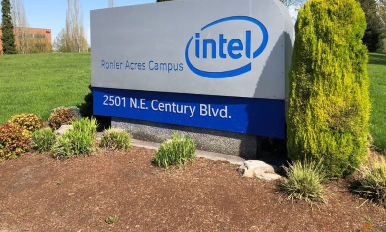 Seeking edge over rivals, Intel first to assemble ASML's next-gen chip tool