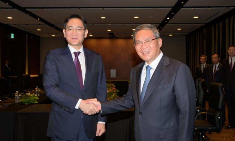 China Premier Li meets Samsung boss, vows to help foreign firms