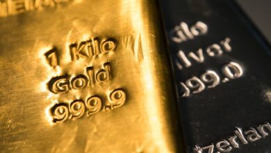 Gold dips as US dollar edges higher, investors seek more Fed cues