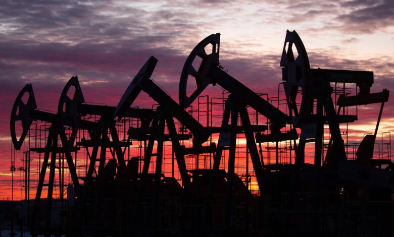 Oil settles down on US jobs data, steepest weekly loss in three months