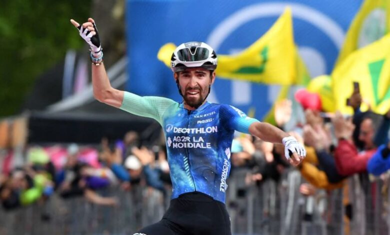 Paret-Peintre attacks late to win Giro d'Italia stage 10