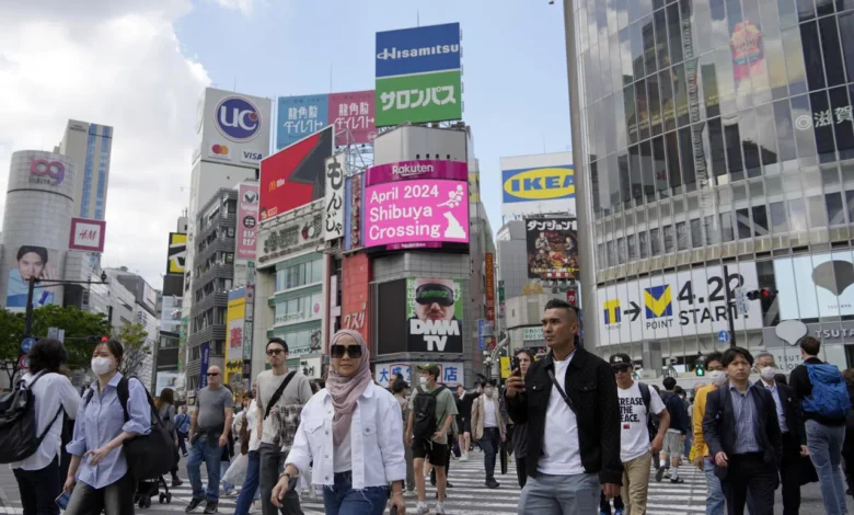 Weak yen boosts tourist wallets in Japan