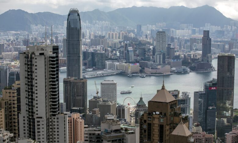 Chinese move billions into Hong Kong banks seeking higher yields