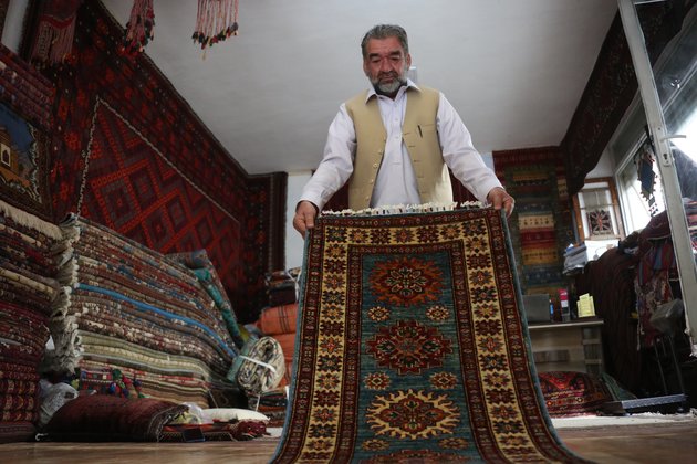 AFGHANISTAN-KABUL-CARPET SELLER