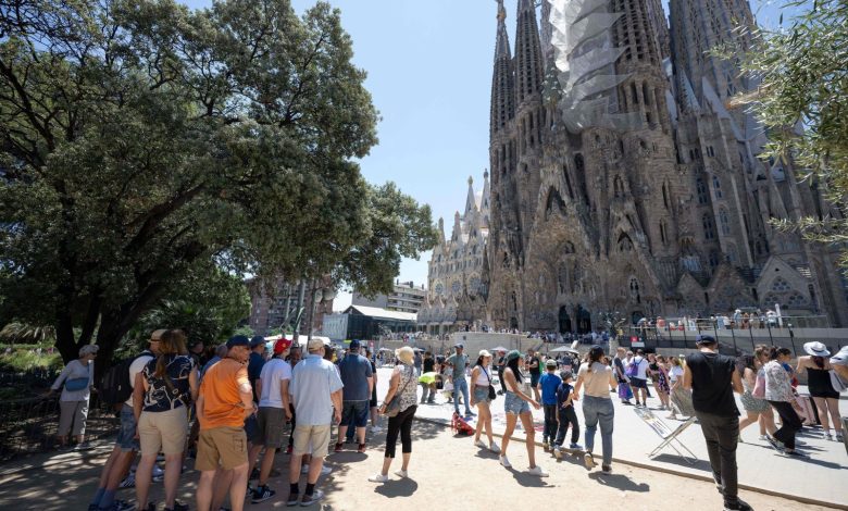 Barcelona takes on short-term rentals as anti-tourist feeling grows