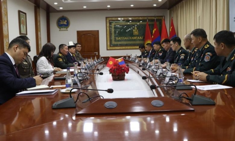 Defense Ministers of Kyrgyzstan, Mongolia discuss cooperation