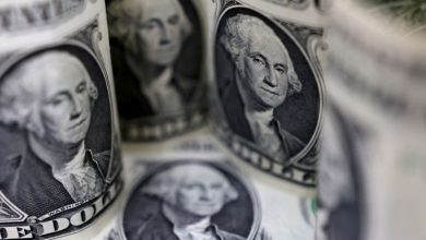 Dollar set for weekly gain, cyber outage unnerves investors