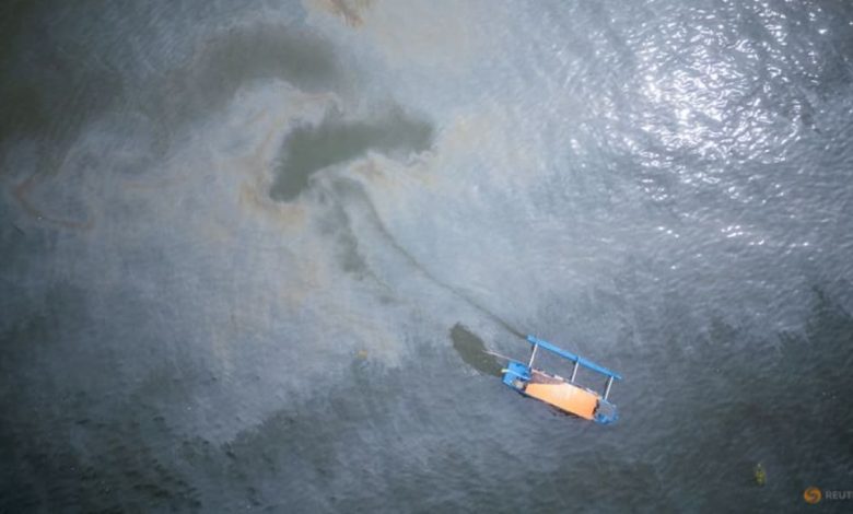 Philippine oil spill reaches fishing town, threatens livelihoods