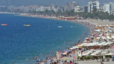 Rising costs push Turkish vacationers to off-peak season, abroad