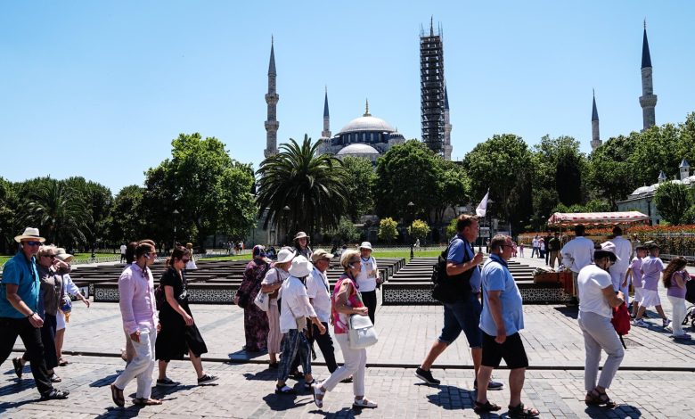 Tourists in Türkiye at new peak as season kicks into full swing