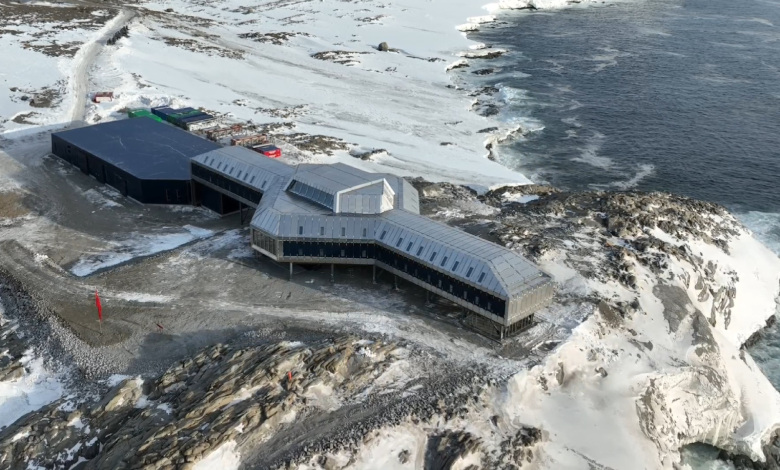 Xi Jinping sends congratulation on operation of Qinling Station in Antarctica