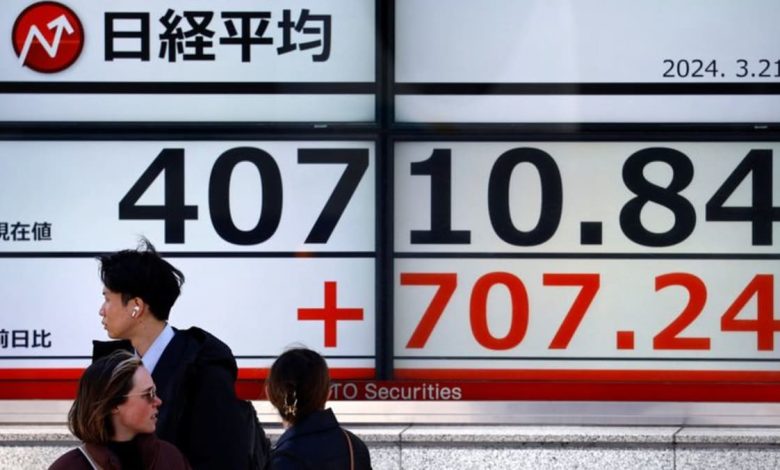 Asia shares, gold underpinned by rate cut hopes