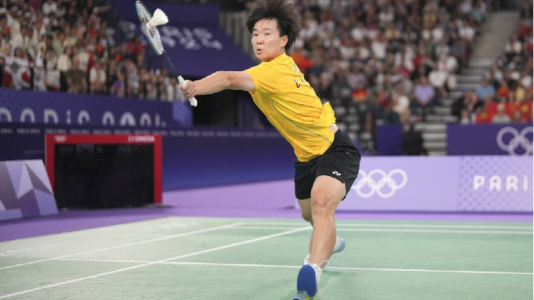 China's He falls short as An wins Paris women's singles badminton gold