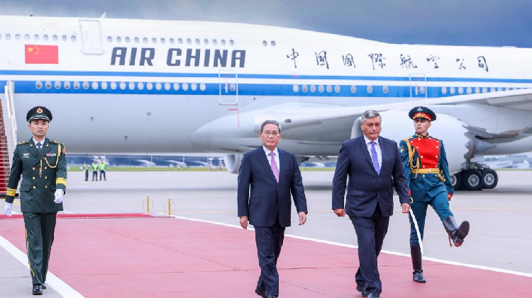 Chinese premier arrives in Moscow to promote ties