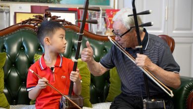 Four generations of erhu players bond over melodies