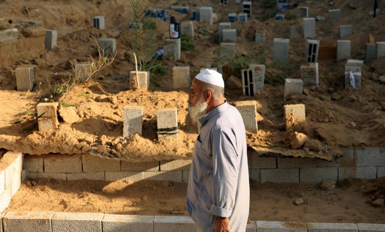 Gazan cemeteries burst at seams as war drives death toll higher