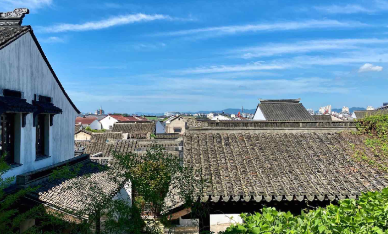 Gunan Street and its purple-clay pottery