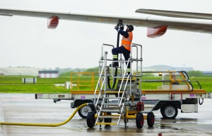 Higher jet fuel costs still pose challenge for airlines despite recent decline