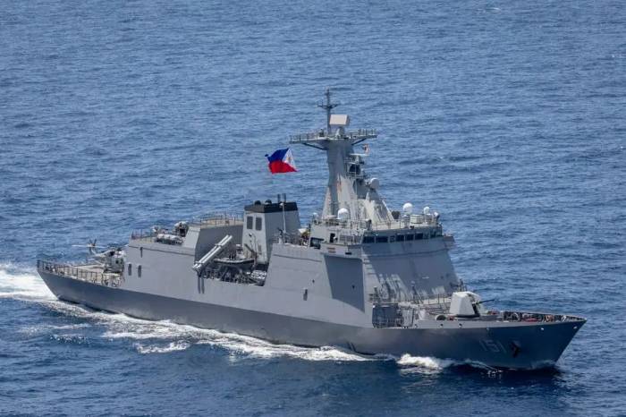 Japan, Philippines hold first joint exercise in sea