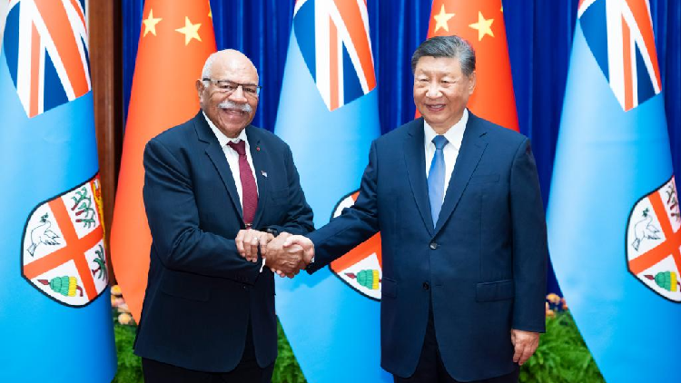 President Xi Jinping meets Fijian PM