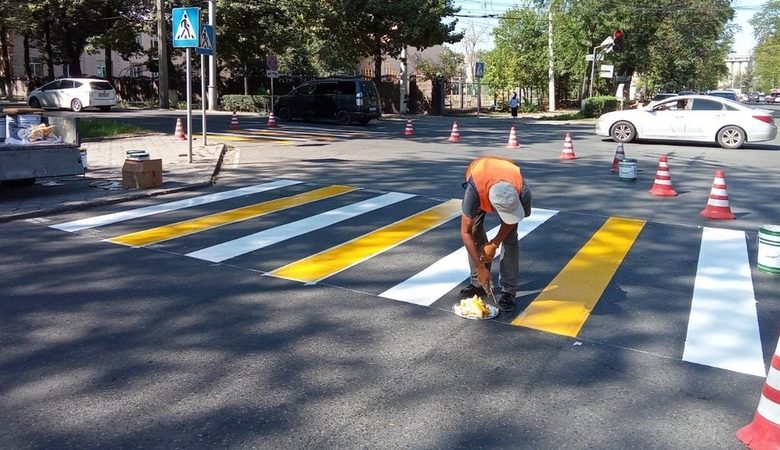 Road signs installed near schools in Bishkek in run up to start of academic year