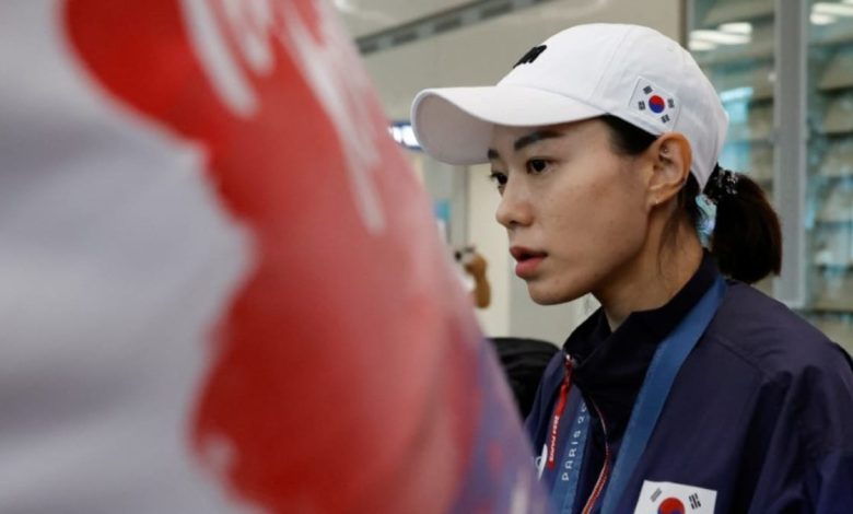 South Korea pistol shooter Kim Ye-ji collapses at press conference