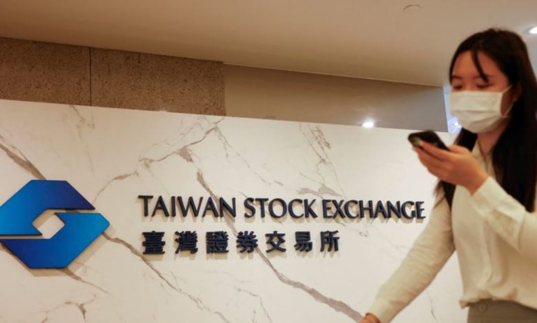 Taiwan stocks rebound after plunge, but quickly pare gains