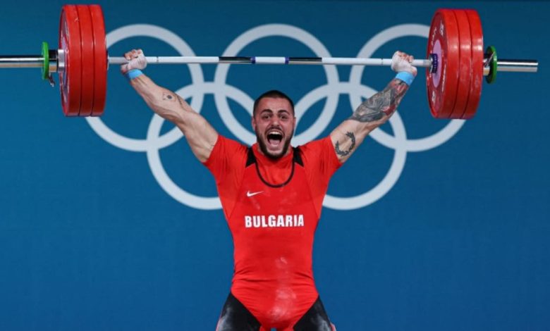 Weightlifting-Bulgaria's Nasar wins men's 89kg gold with world record lift