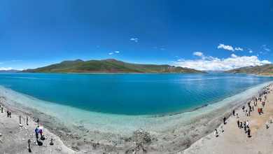 Yamdrok Tso Lake stuns visitors in Xizang