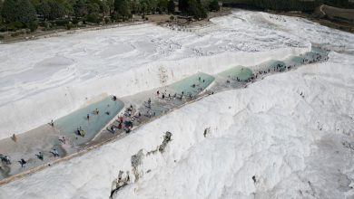 1.7M tourists visit Türkiye's thermal springs Pamukkale in 8 months