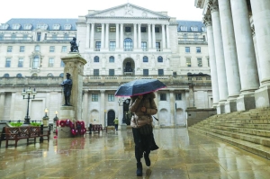 Bank of England looks unlikely to cut rates, focus shifts to bond sales