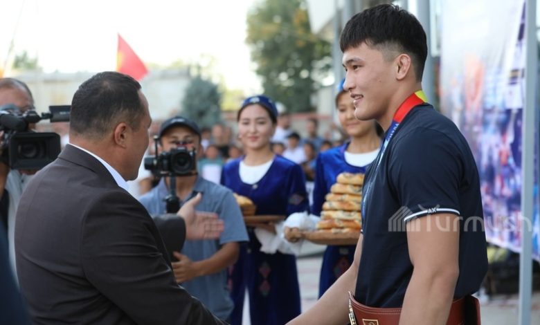 Champion of Greco-Roman wrestling awarded in Jalal-Abad