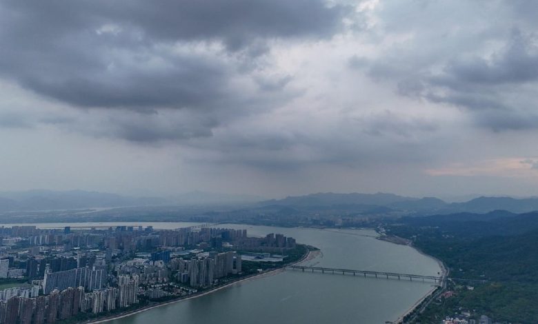 E China on guard as Typhoon Bebinca nears