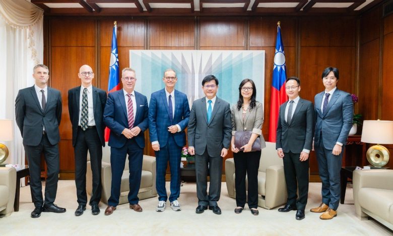 Foreign Minister Lin meets with SPD delegation from German Bundestag Foreign Affairs Committee