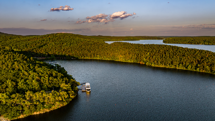 Live: Escaping to Changchun's serene Jingyuetan National Forest Park