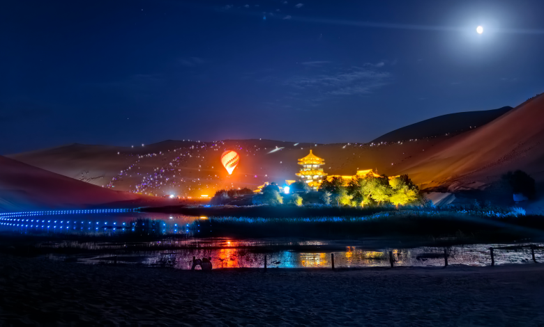 Live: Moon gazing at Mingsha Mountain during Mid-Autumn Festival