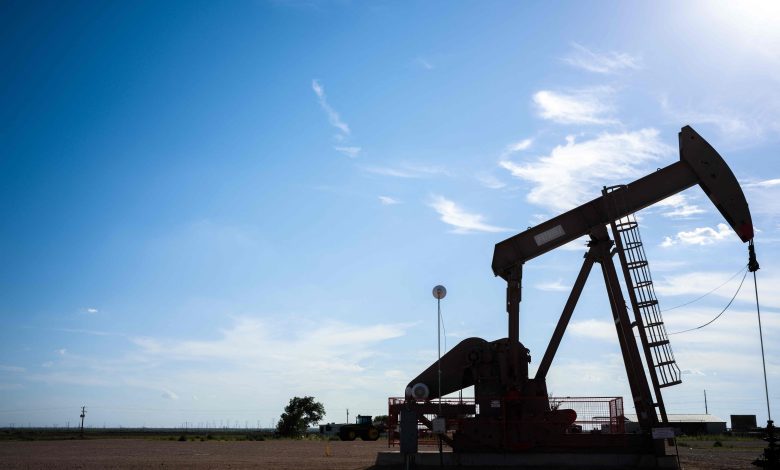 Oil settles near 3-year low on weak demand outlook