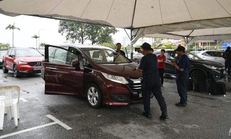 Singapore drivers flock to JB’s 2 new VEP centres as deadline looms, but tag installation ‘fast, organised’