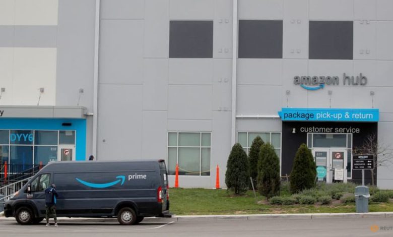 Amazon plans to hire 250,000 workers for the holidays, same as last year