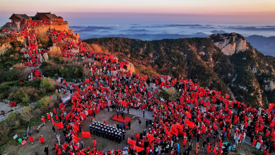 China embraces National Day holiday with travel rush, colorful events