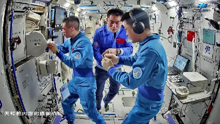 China to launch new crew to space station in late October