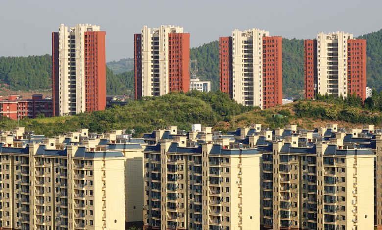 China's banks cut existing mortgage rates to support real estate