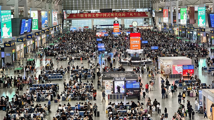 China's railways seeing surge in return trips as holiday nears end