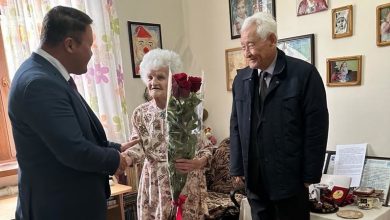 Heads of districts of Bishkek visit senior citizens and present gifts