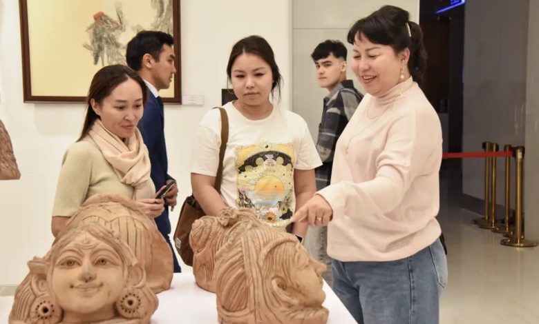 Indian Bihar Museum Opens Art Exhibition in Kazakh Presidential Center