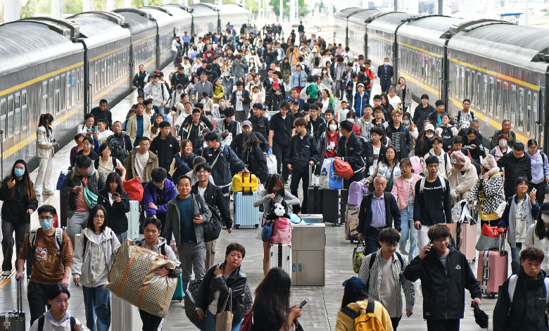 Live: China's nationwide return travel peak