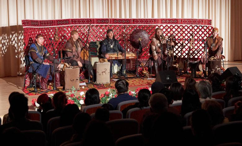 Turan Ethno-Folk Group Celebrates Majesty of Turkic Music at Qazaq Concert